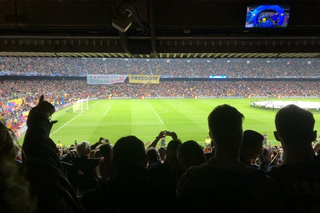 Pancarta italià Camp Nou República   Cap