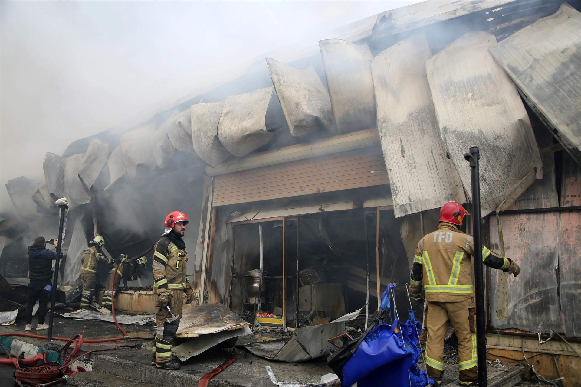 Teherán, bajo una nube tóxica: días de incendios petrolíferos disparan la alarma sanitaria
