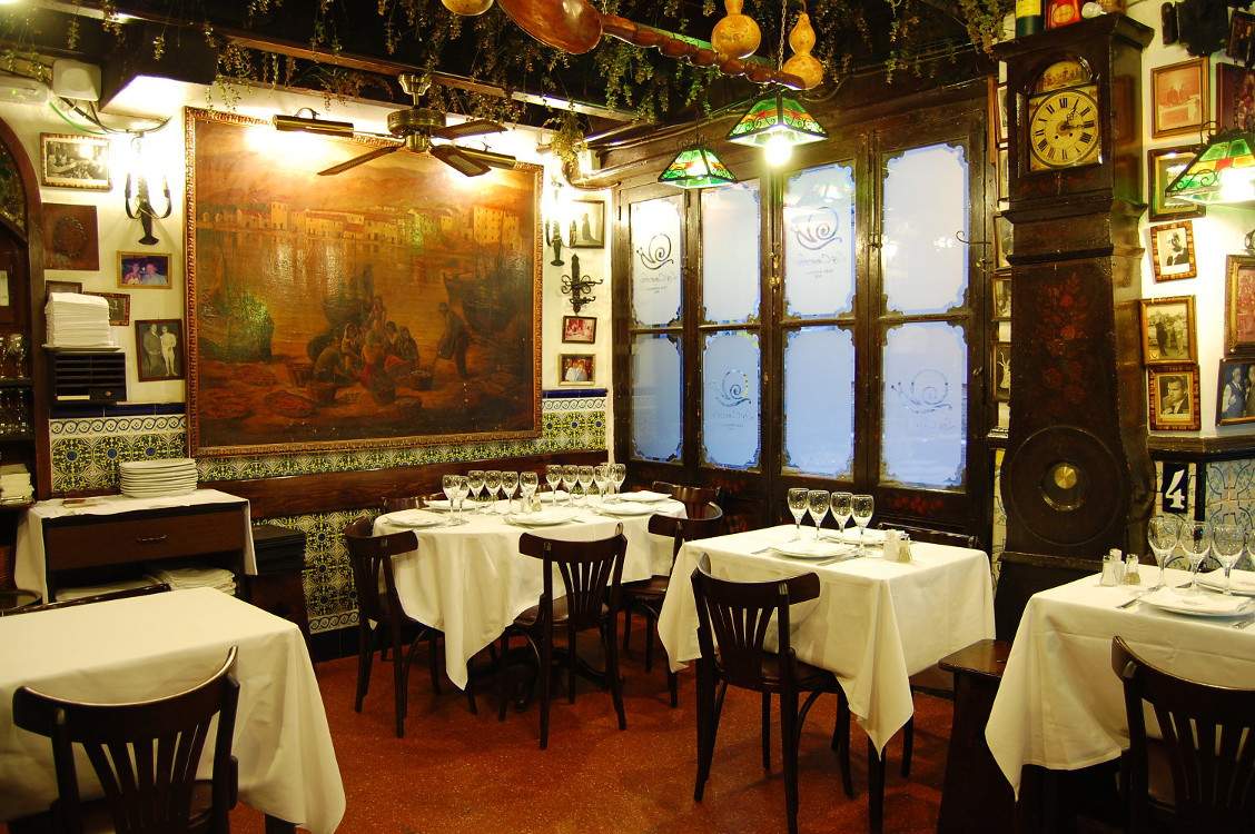 El restaurante favorito de Albert Om hace la mejor cocina tradicional catalana, pero no baja de 70 euros