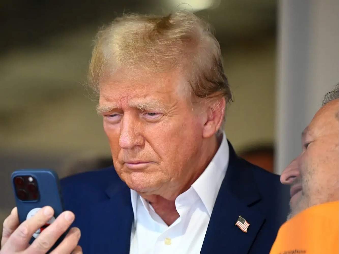 El iPhone de Donald Trump es el móvil más importante del mundo: el problema es cómo lo utiliza