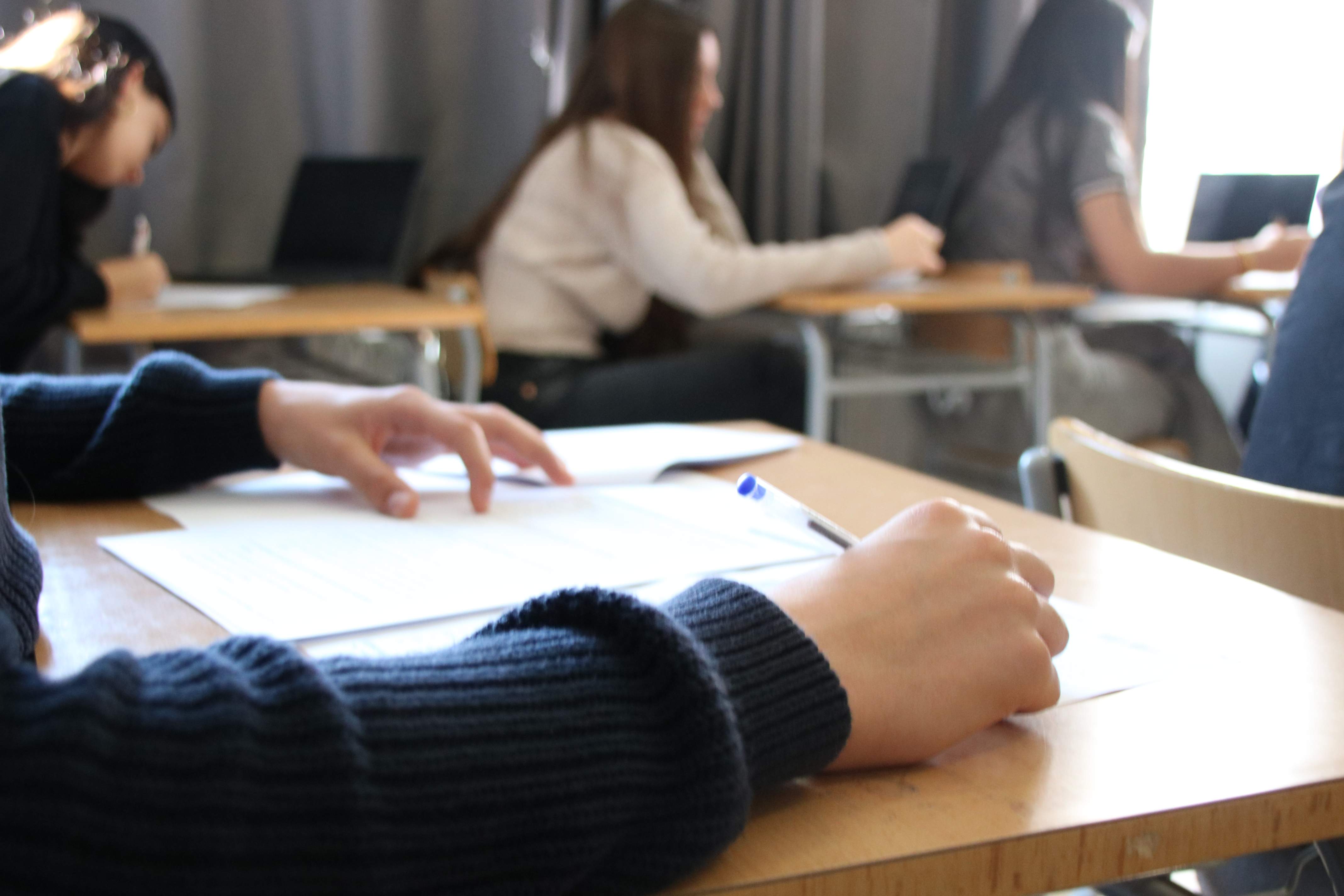 Más de 5.700 alumnos de 4º de ESO comienzan las competencias básicas, que estrenan formato