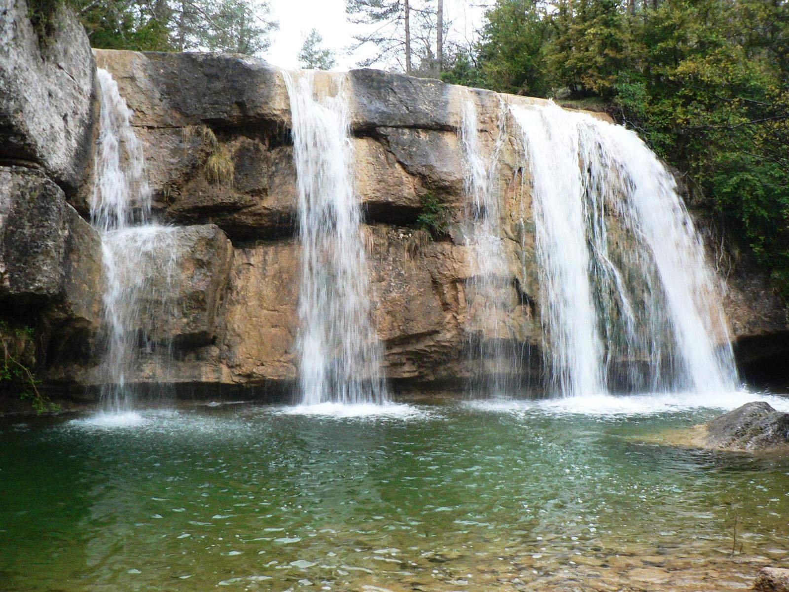 La ruta secreta de gorgs i cascades a Girona que tothom vol fer aquest estiu