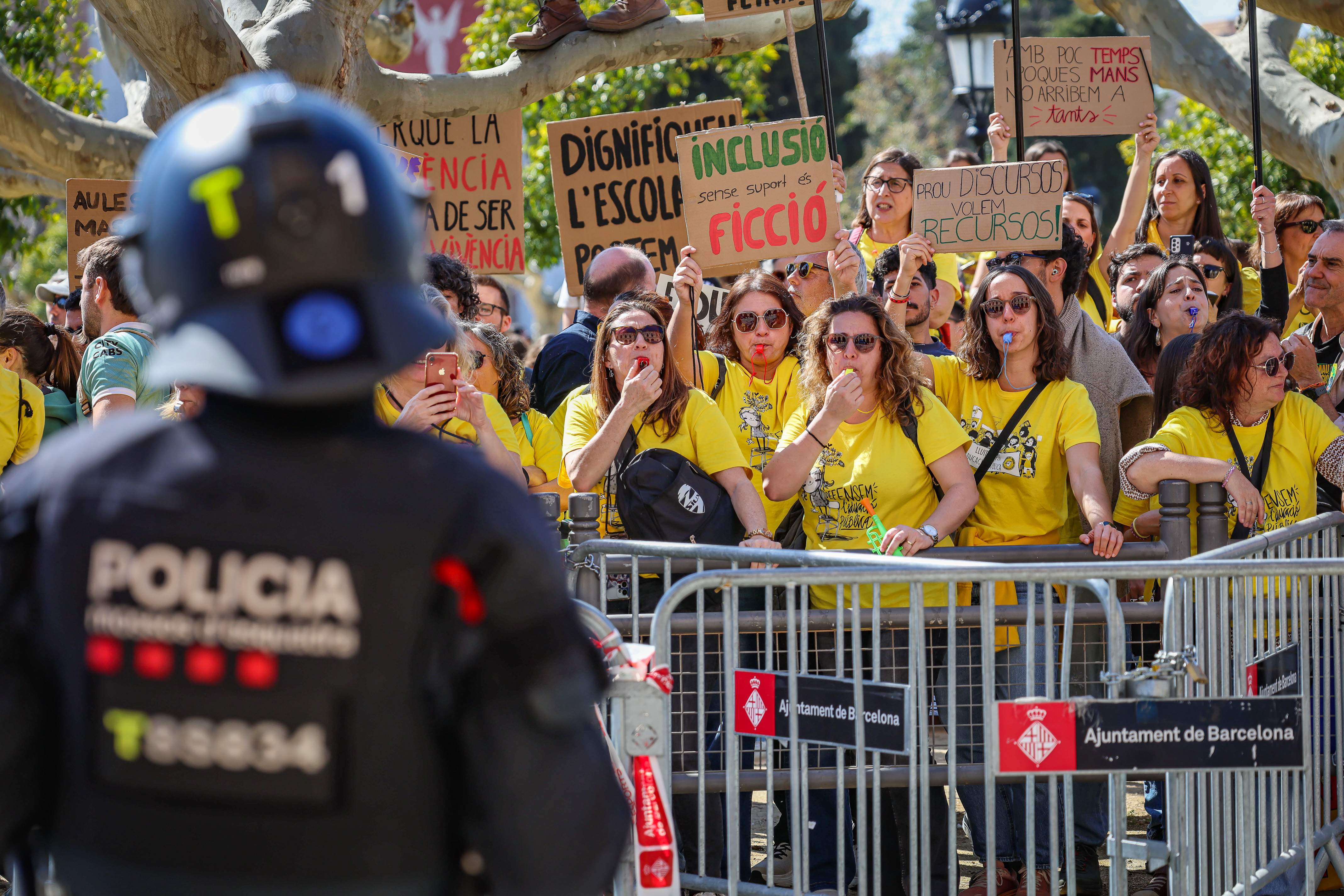 Pressió creixent dels sindicats educatius: amenacen amb "escalar el conflicte" si el Govern no negocia