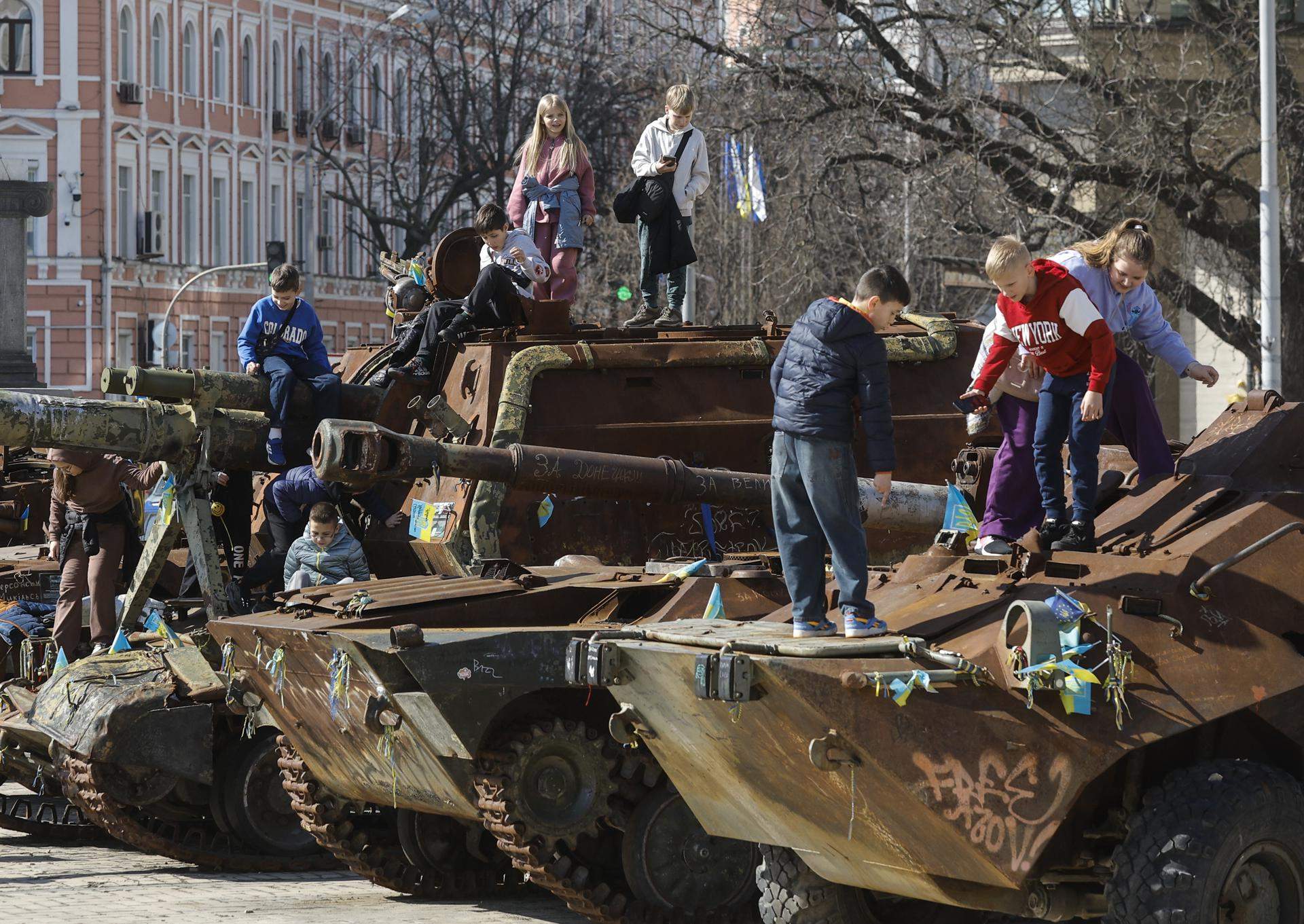 La guerra en Ucrania no se detiene: Zelenski alerta de los ataques rusos a pesar de la distracción mediática