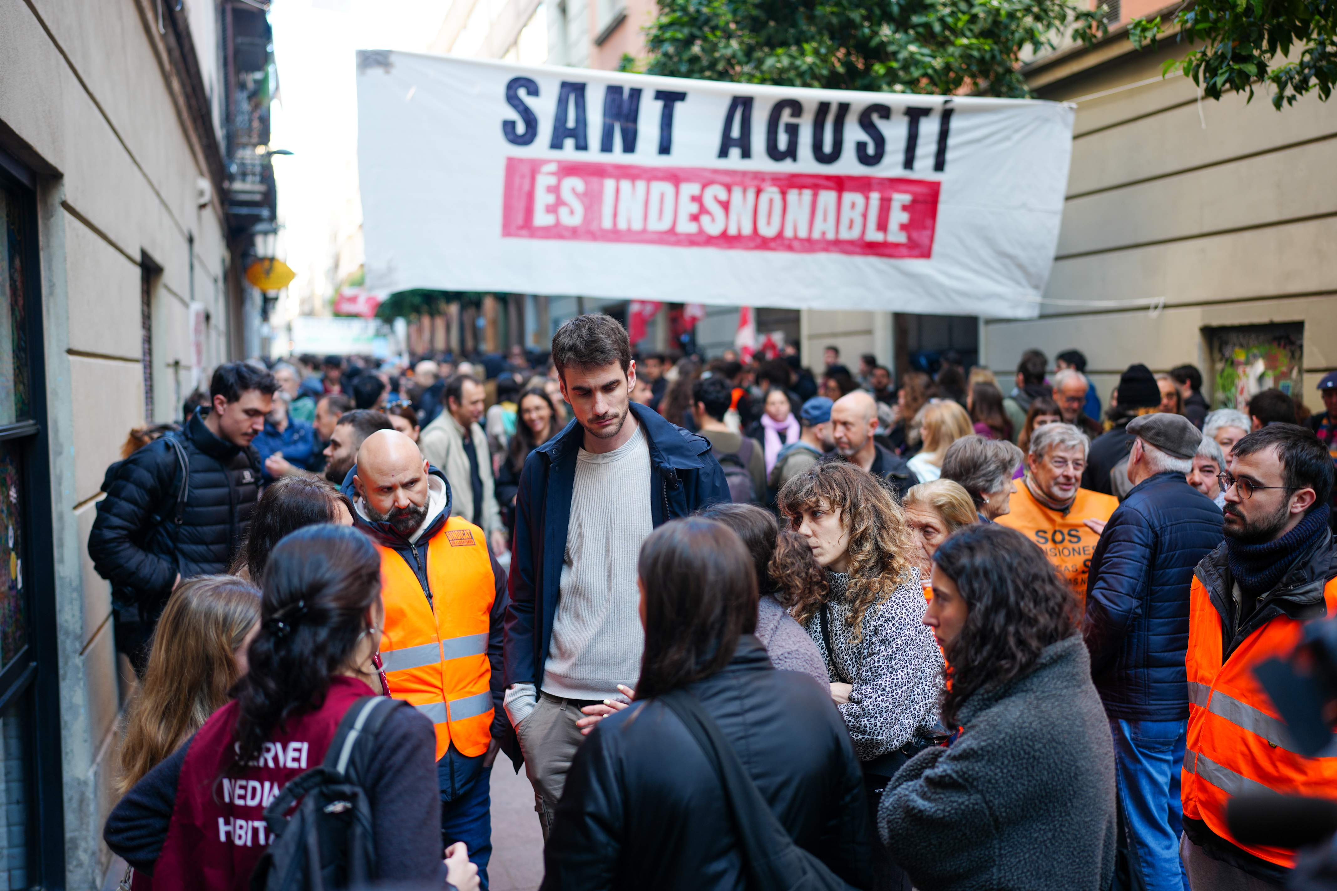 El jutge ajorna el primer desnonament del bloc del carrer Sant Agustí de Gràcia per la pressió veïnal