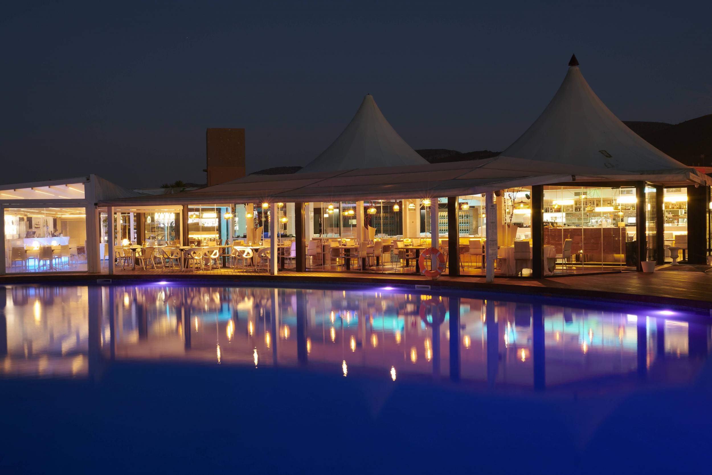Leo Messi y Luis Suárez comen en el restaurante de Castelldefels con las mejores vistas al Mediterráneo