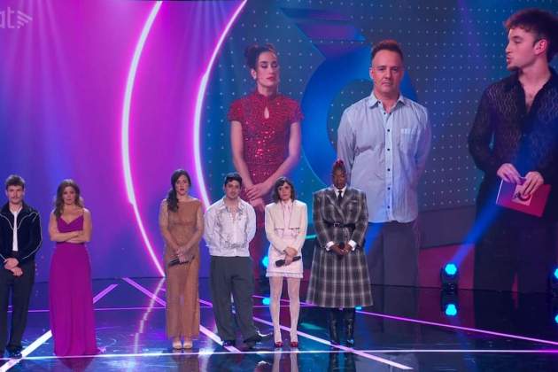 Dani Anglès, amb els coaches, presentadors i concursants d''Eufòria' 3Cat