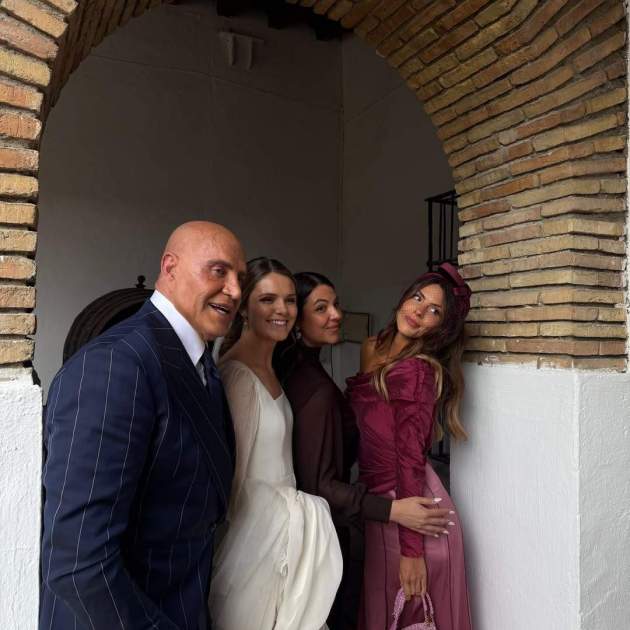 Kiko Matamoros, recentment, amb les seves filles per la boda d'Irene Matamoros / Instagram