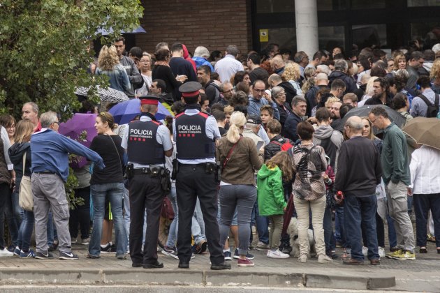 Mesa colegi mossos electoral referendum 1-O - Sergi Alcazar