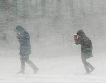 Alerta roja en Catalunya este domingo: ráfagas de viento huracanadas con nieve y temporal marítimo