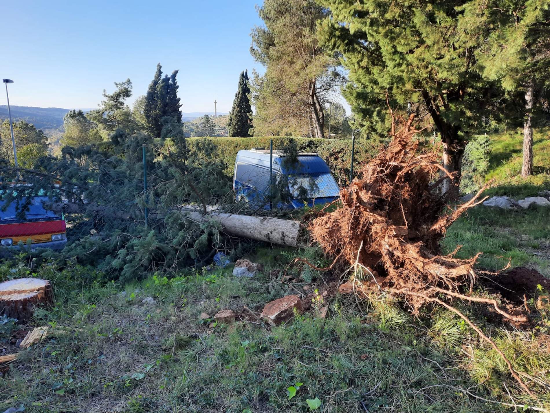 Ratxes de vent de prop de 170 km/h a l’Alt Empordà en un diumenge amb cinc comarques en alerta vermella