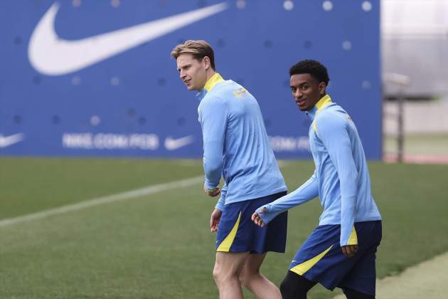 EuropaPress 7260963 frenkie jong and alejandro balde during the training day of fc barcelona EuropaPress 7260963 frenkie jong and alejandro balde during the training day of fc barcelona