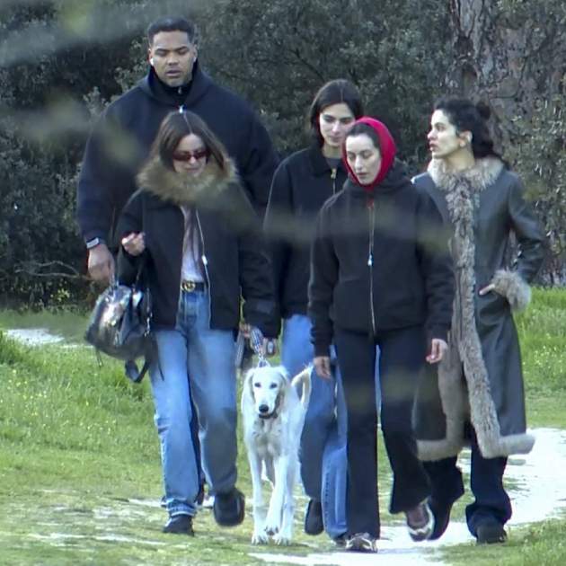 Rosalía amb amics passejant a Casa Campo / Gtres