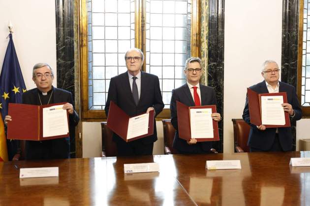 Firma protocolo indemnizaciones víctimas abusos sexuales Iglesia / Efe