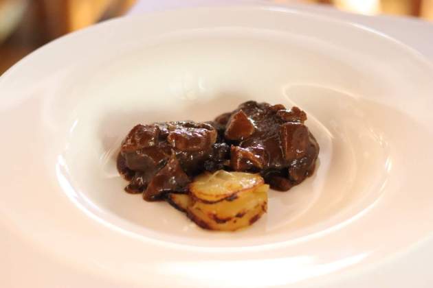Meloso de ternera y setas del restaurante Can Gelada. / Foto: Jordi Àvila Meloso de ternera y setas del restaurante Can Gelada. / Foto: Jordi Àvila