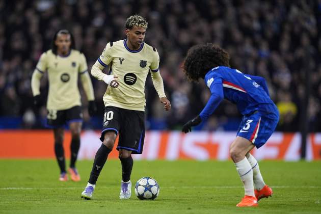 EuropaPress 7126077 lamine yamal of fc barcelona and marc cucurella of chelsea fc in action