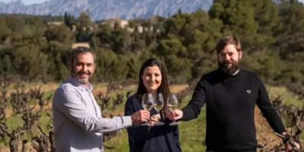 La consejera delegada de Juvé & Camps, Meritxell Juvé, con Pere Llopart y Roc Gramona, presidente y vicepresidente de Corpinnat.