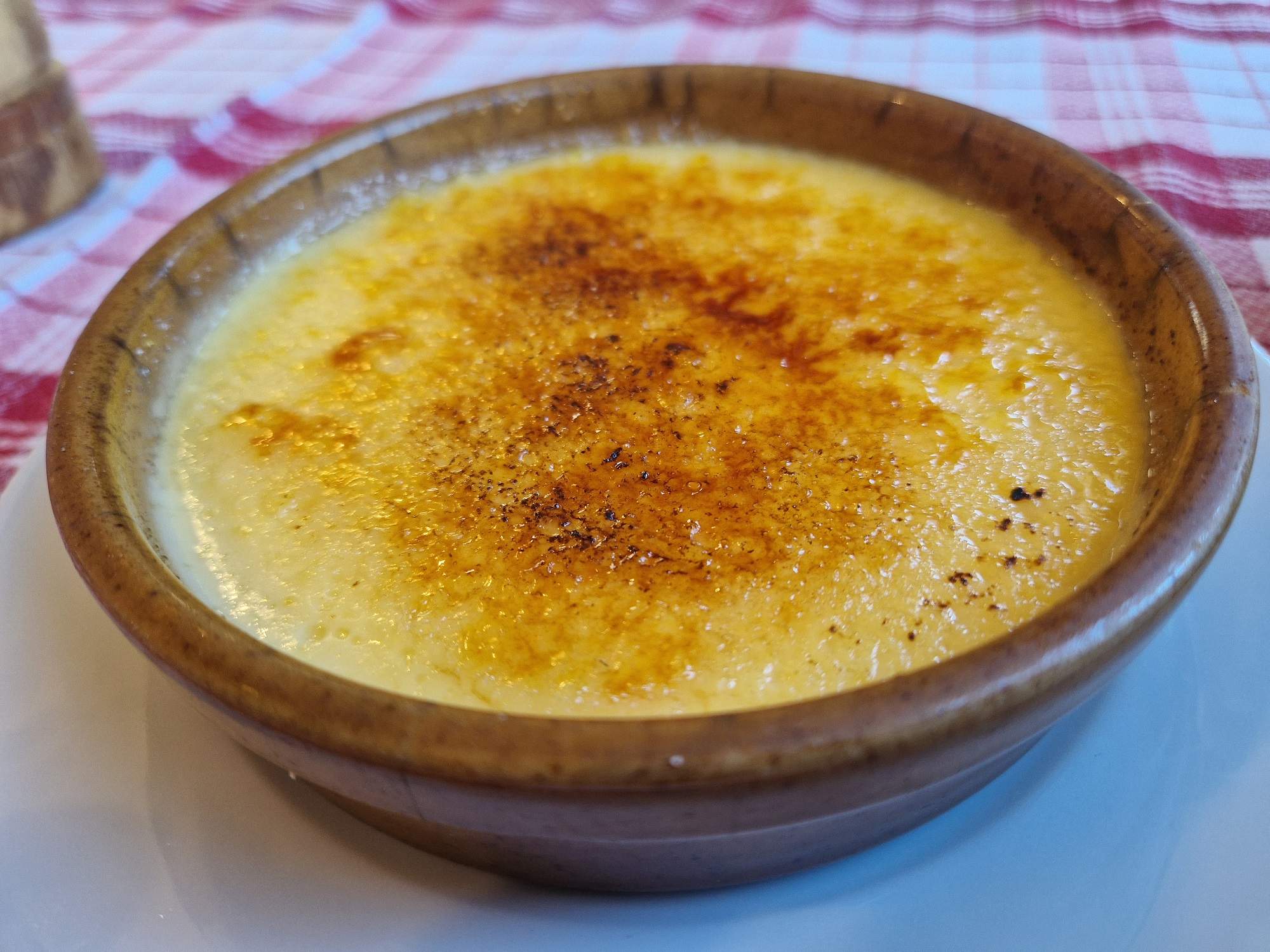 Los chefs explican por qué la crema catalana no te sabe como en un restaurante: es cosa de los cítricos