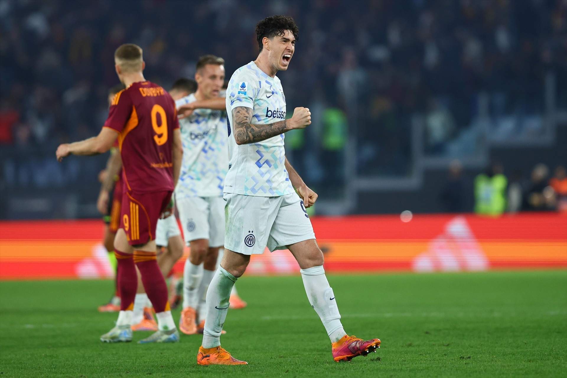 EuropaPress 7037350 alessandro bastoni of internazionale celebrates the victory at the end of