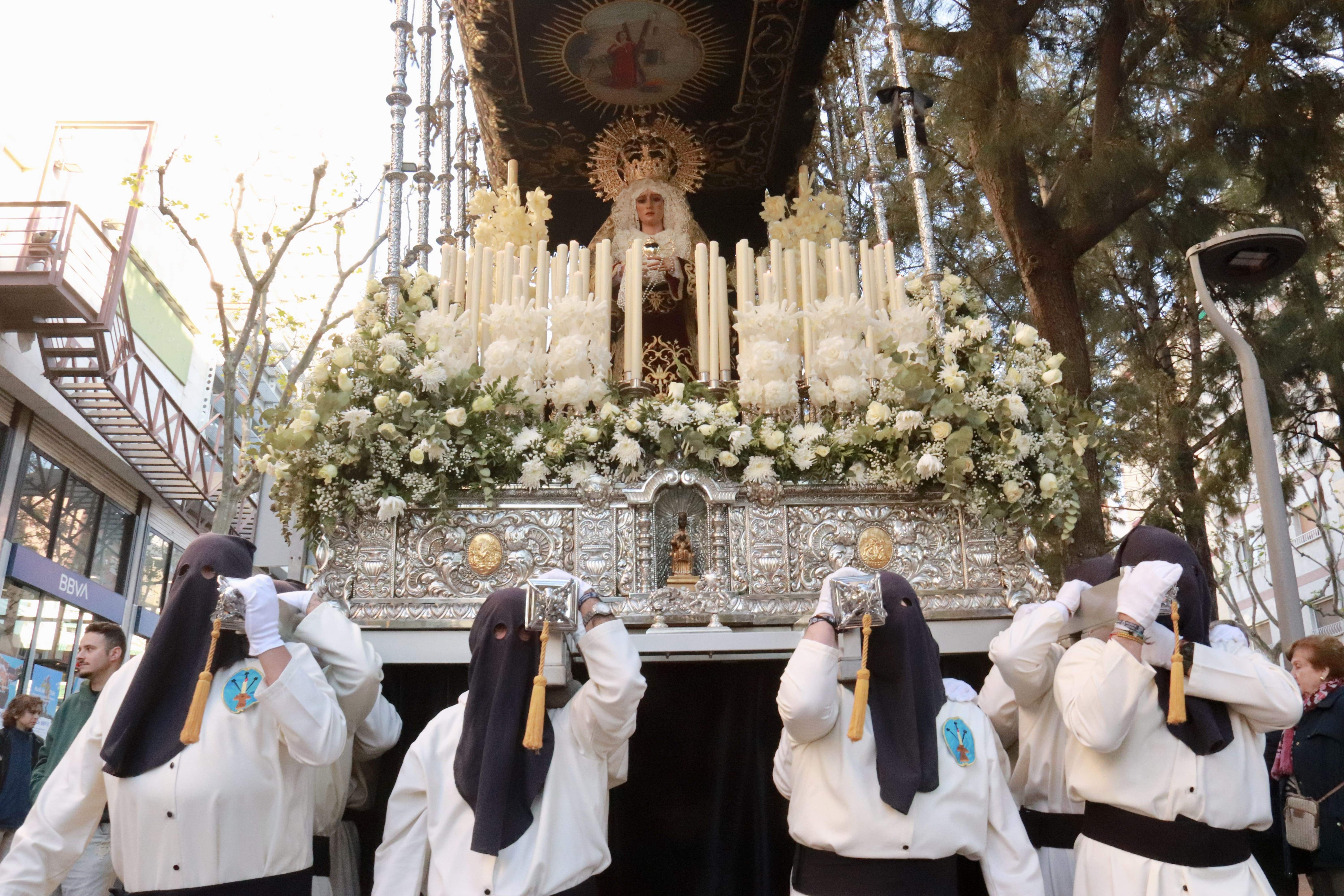 Nuestra Señora de los Dolores reina en l'Hospitalet de Llobregat este Viernes Santo
