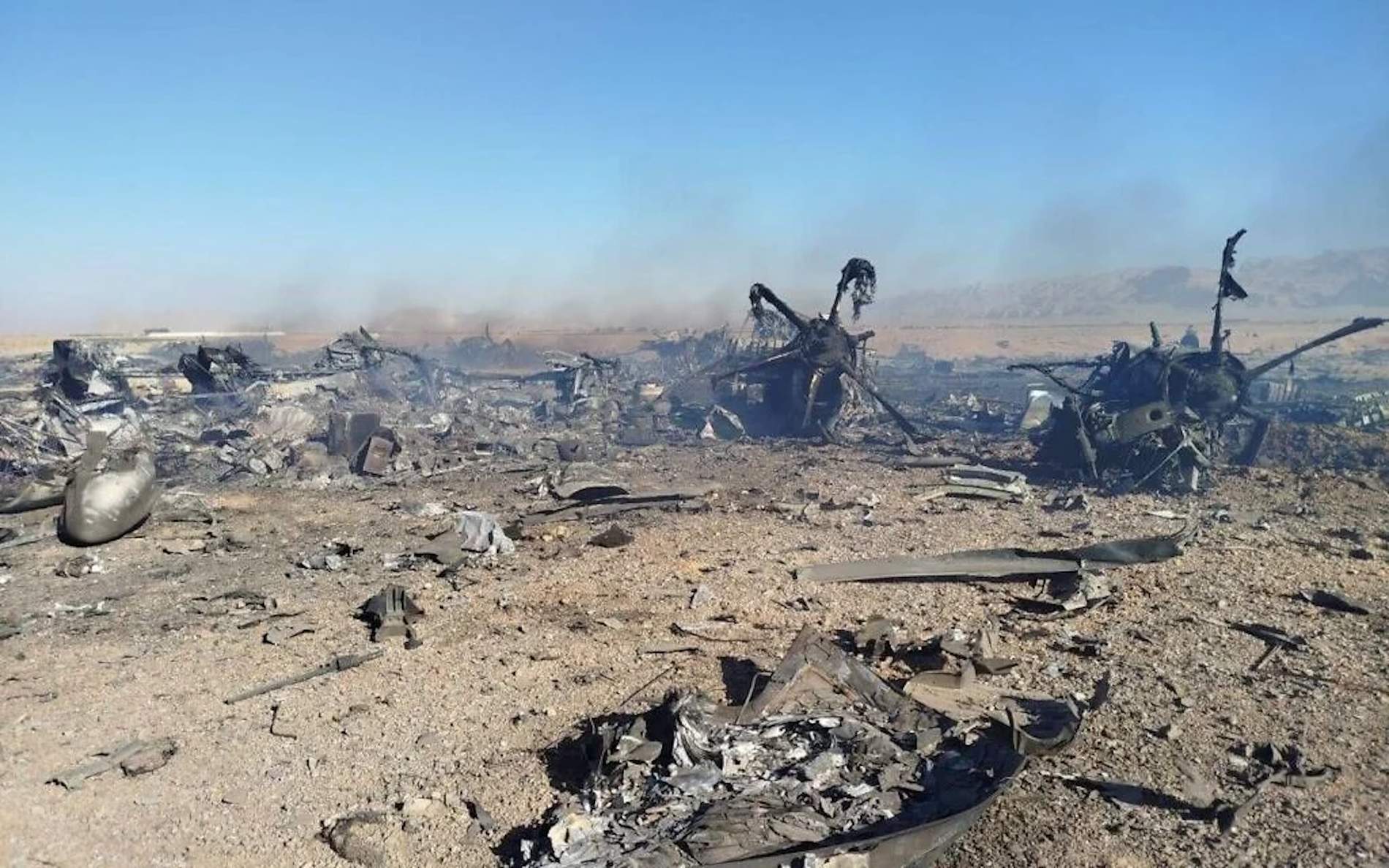 Versions contradictòries: l’Iran assegura que ha frustrat el rescat i que ha destruït tres aeronaus dels EUA