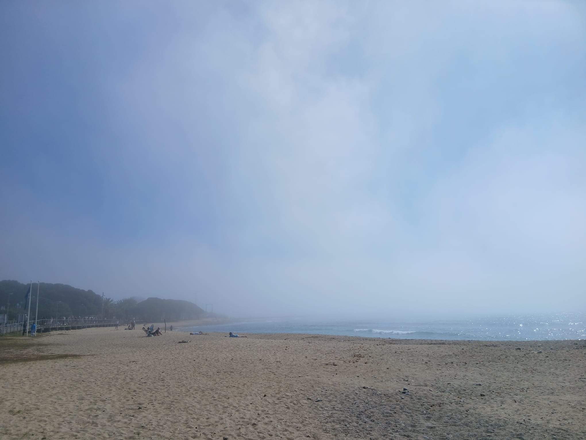 Tiempo primaveral en Catalunya para este lunes: temperaturas cálidas, sol y nieblas en el litoral