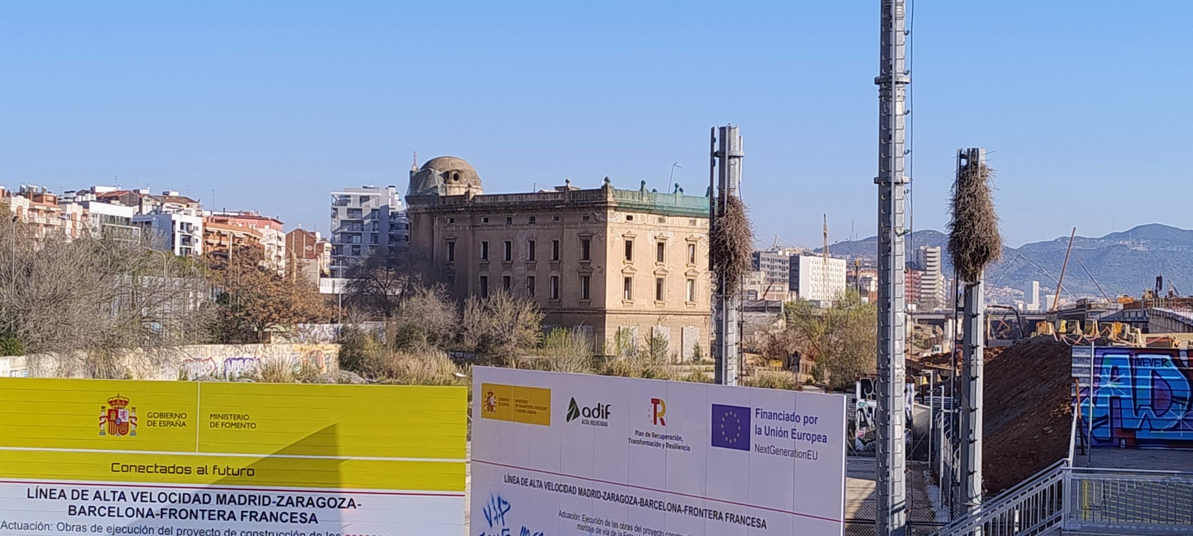 En marxa l'enderroc de l'estació de mercaderies de la Sagrera