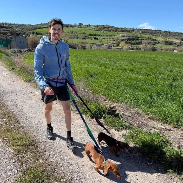 Àlex Márquez passejant per Cervera / Instagram