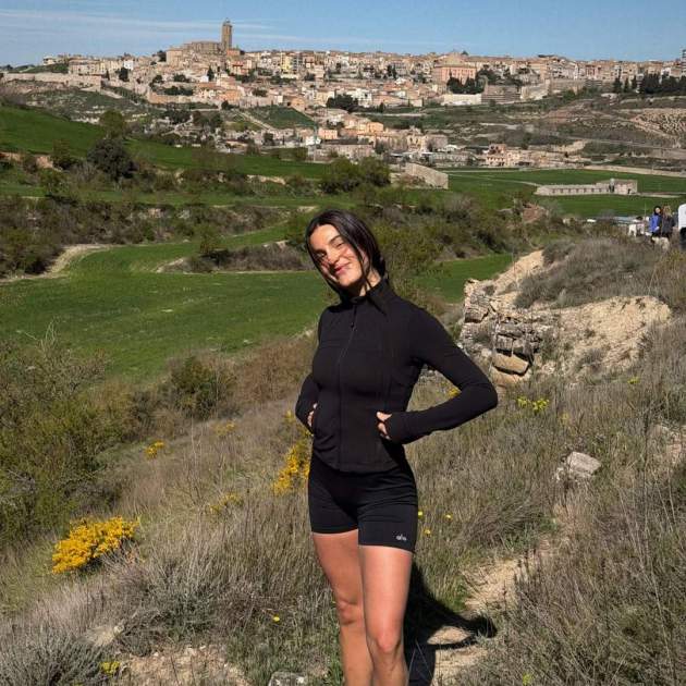 Gemma Pinto passejant per Cervera / Instagram