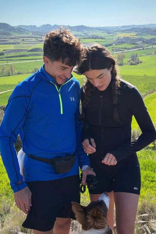 Marc Márquez i Gemma Pinto amb el Turco, el seu nou gosset / Instagram
