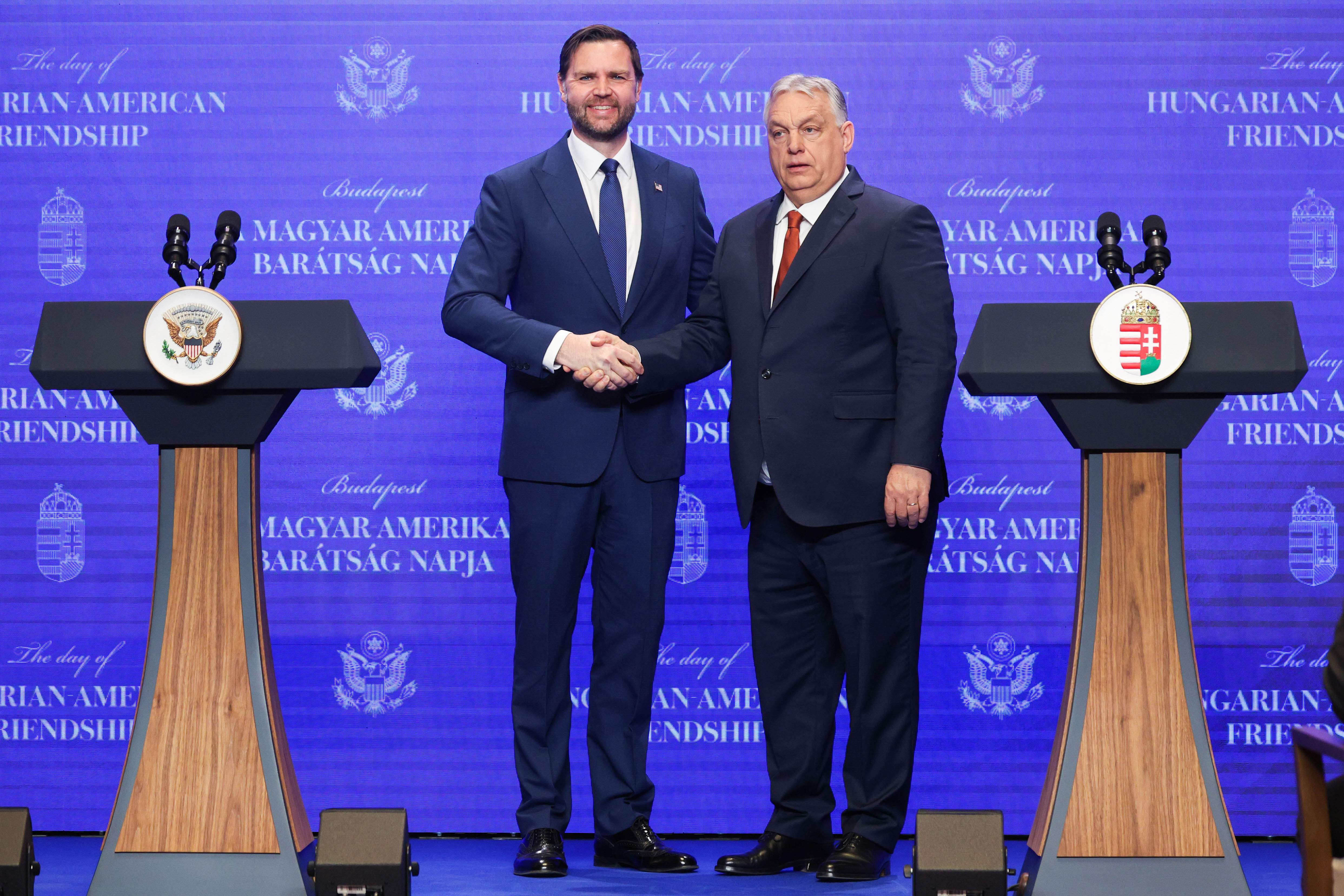 J. D. Vance irrumpe en la campaña húngara al rescate de Orbán antes de las elecciones más inciertas