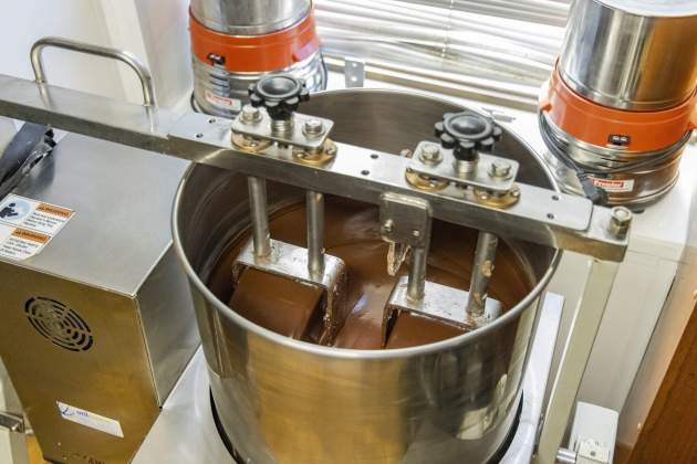 Elaboración del chocolate de Arnau Triola. / Foto: Xevi F. Güell