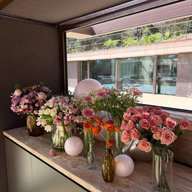 Las flores que recibió Sira Martínez por su cumpleaños / Instagram