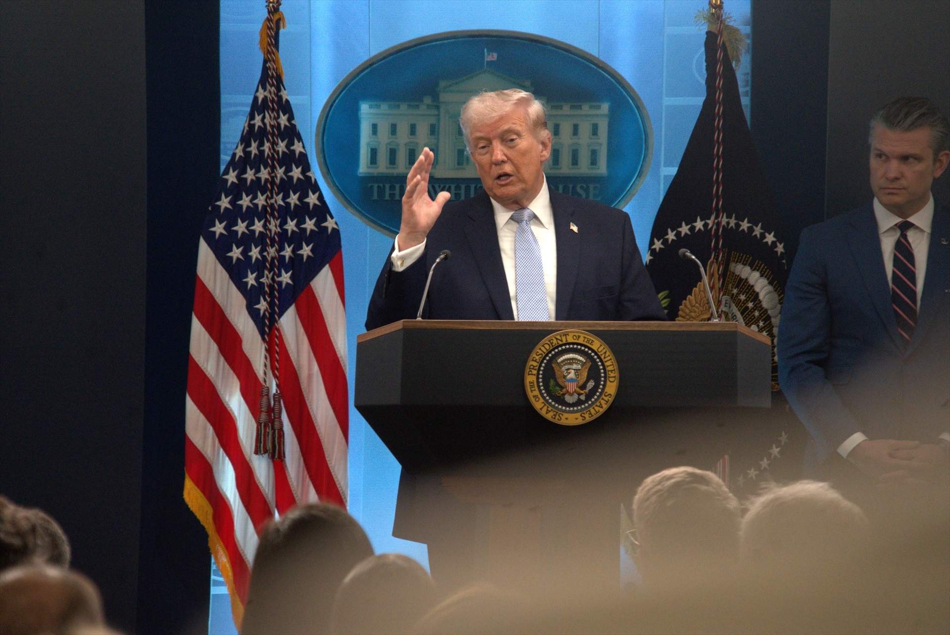 Trump asegura que no habrá enriquecimiento de uranio y habla de un cambio de régimen en Irán