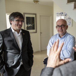 Carles Puigdemont Gonzalo Boye Toni Comin a la Casa de la Republica a Waterloo - Sergi Alcàzar Carles Puigdemont Gonzalo Boye Toni Comin a la Casa de la Republica a Waterloo - Sergi Alcàzar