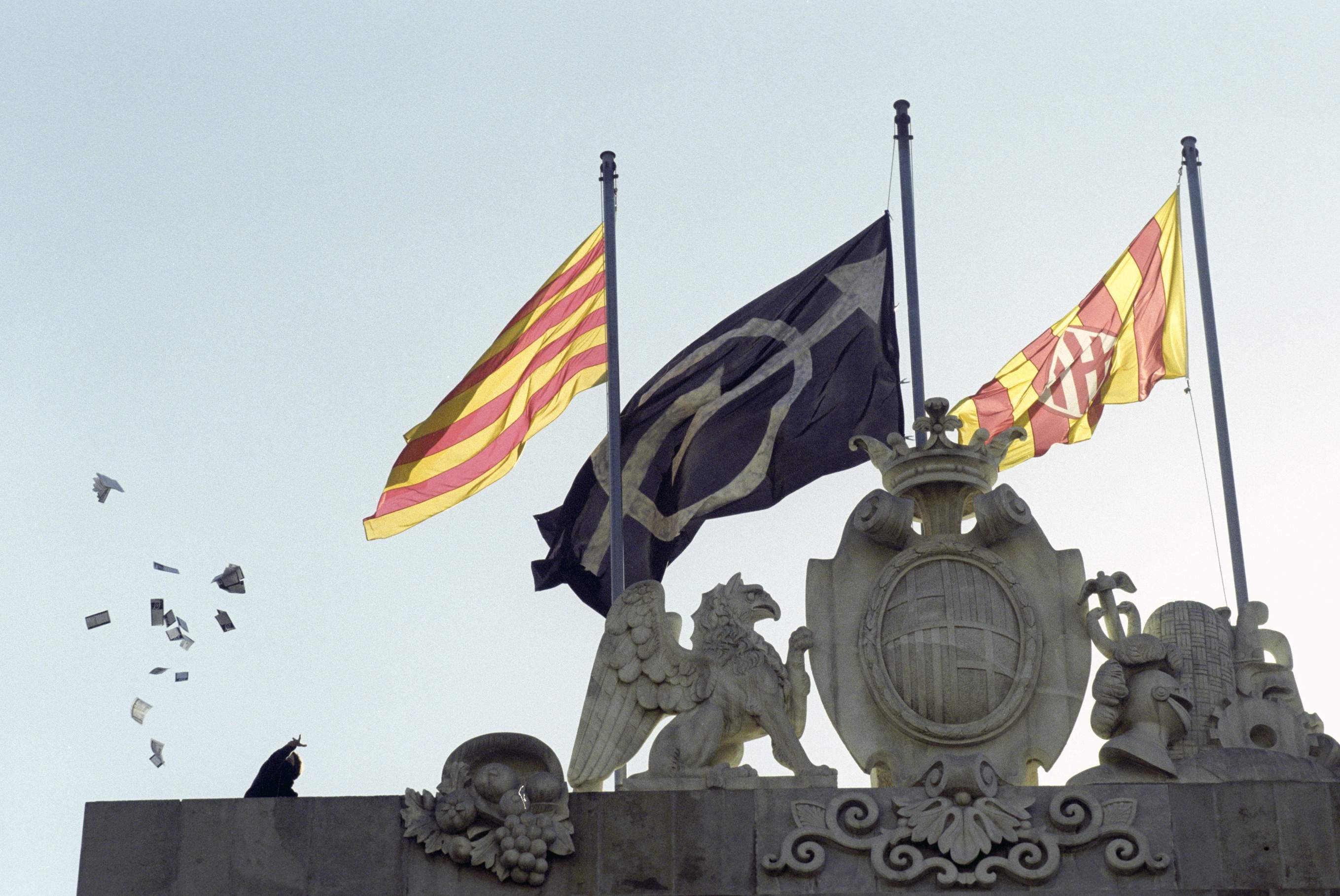 Memorias de la Barcelona okupa: la Hamsa, el cine Princesa y la bandera negra en la Casa Gran