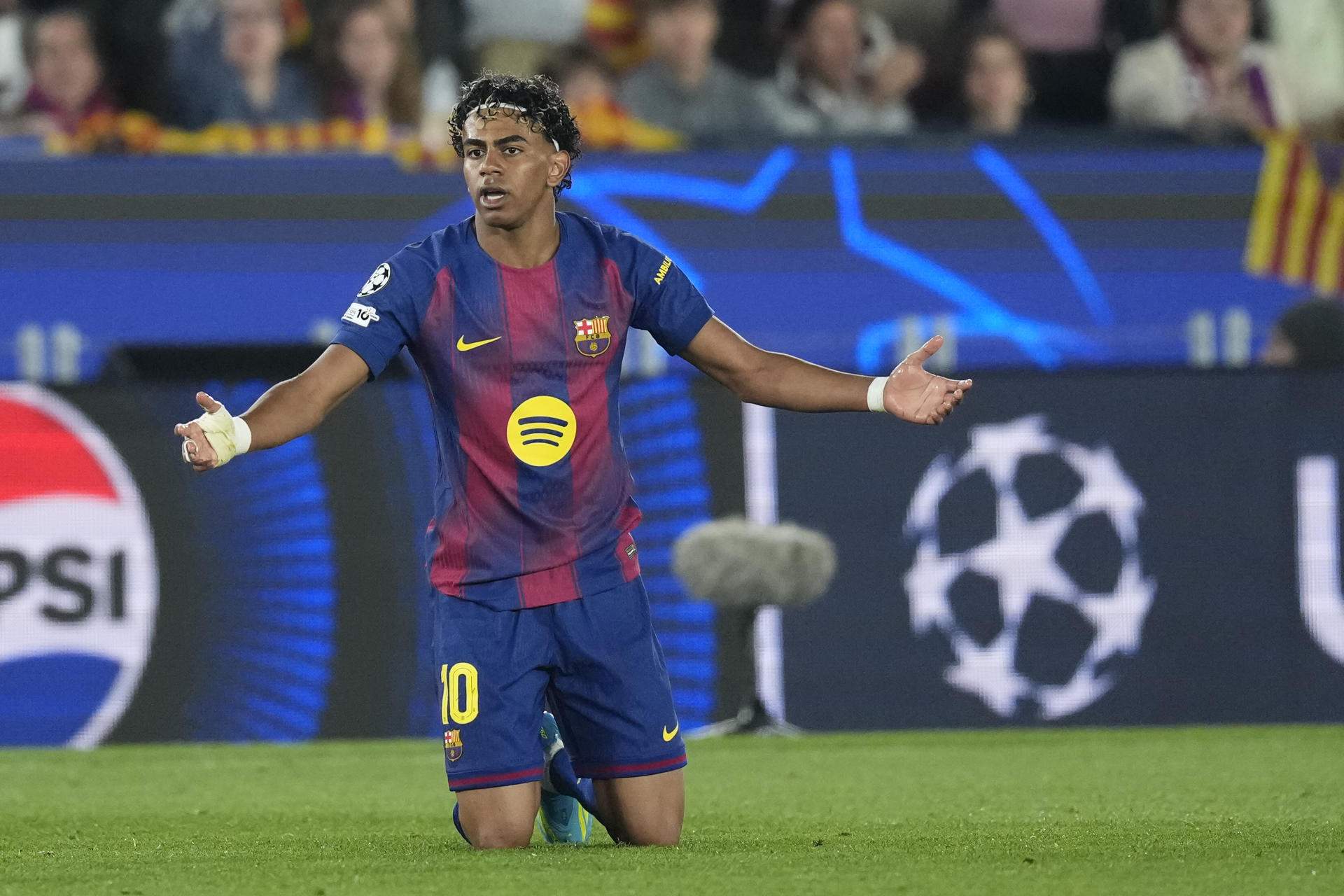 Roja rigurosa, penalti omitido e indignación absoluta en el Barça: "Es un escándalo, es muy grave"