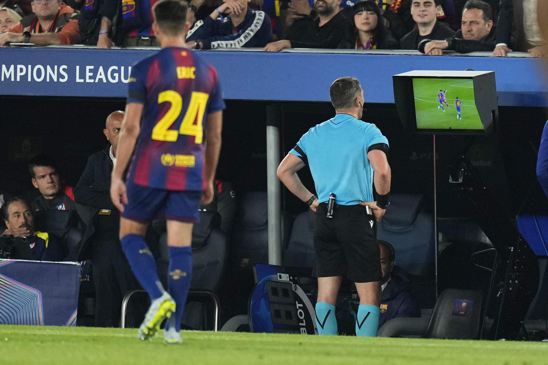 Árbitro István Kovács VAR / Foto: EFE