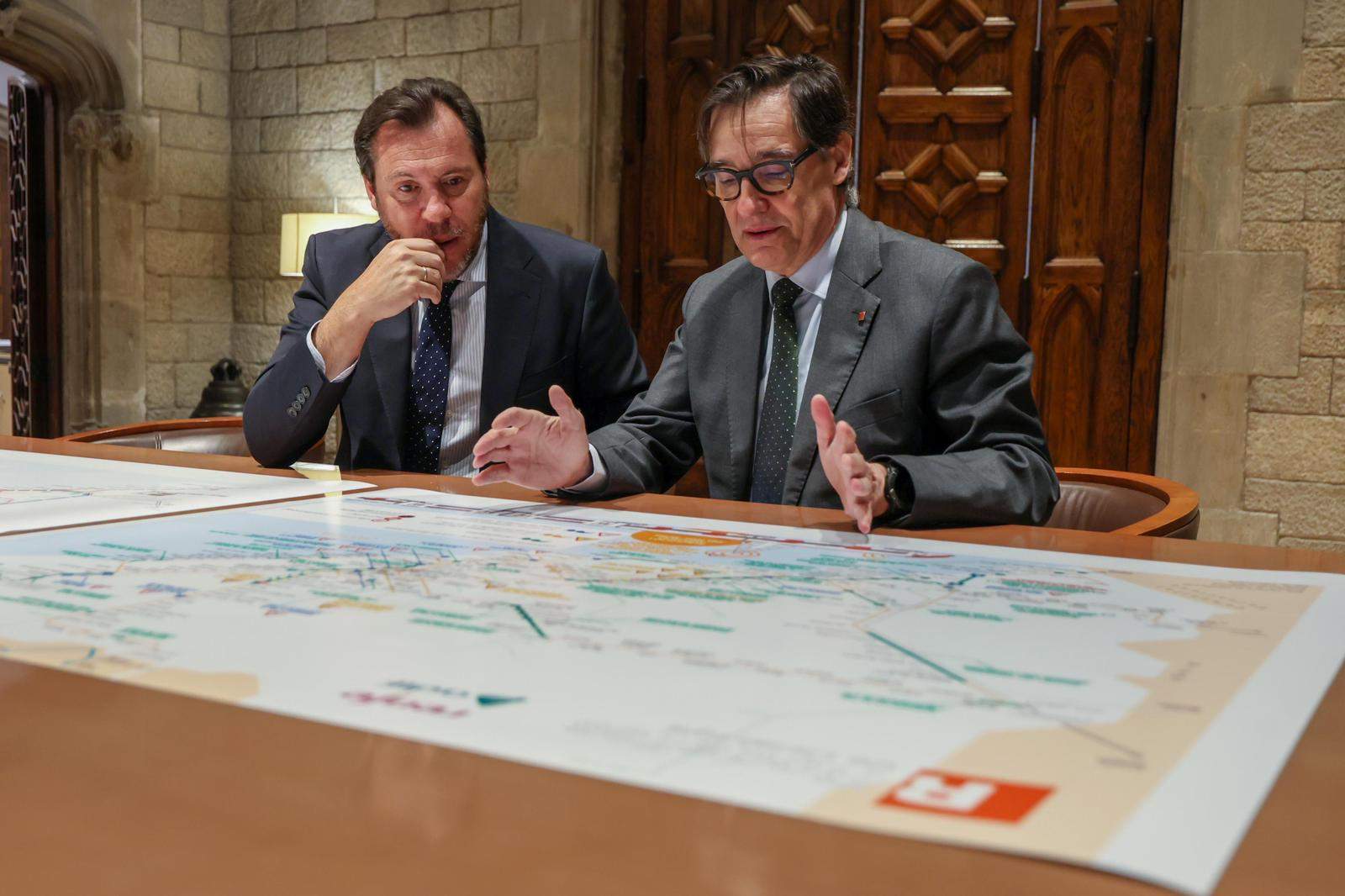 Puente improvisa una reunión con Illa sobre Rodalies tres meses después de la crisis ferroviaria