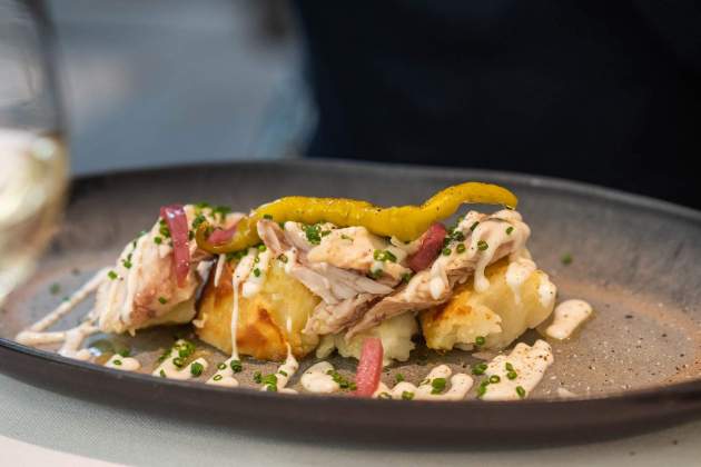 Amanida de patata i corball a la sal del Windsor. / Foto: Marta Garreta