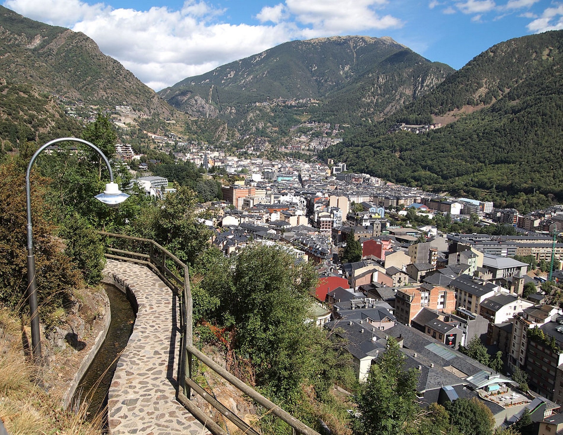 Enquesta Andorra: l'electorat, dividit entre una coalició de dretes o d'esquerres