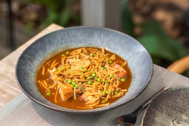 Els fideus amb pop i pèsols del Windsor. / Foto: Marta Garreta