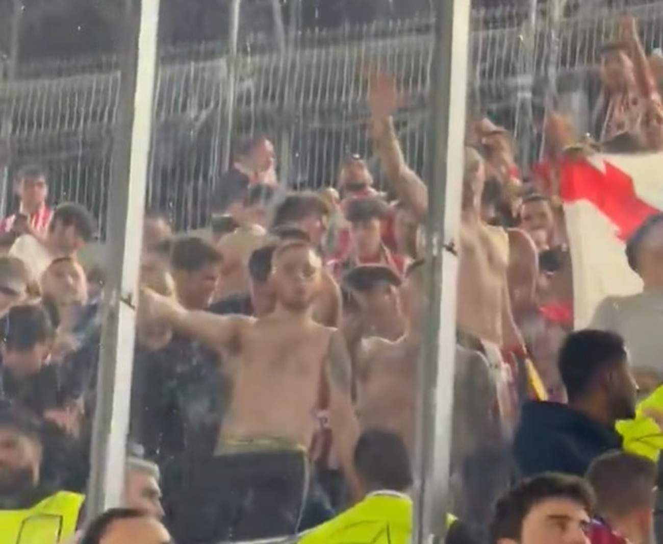 Inadmissible comportament de l'afició de l'Atlètic de Madrid: crema d'estelades i salutacions nazis