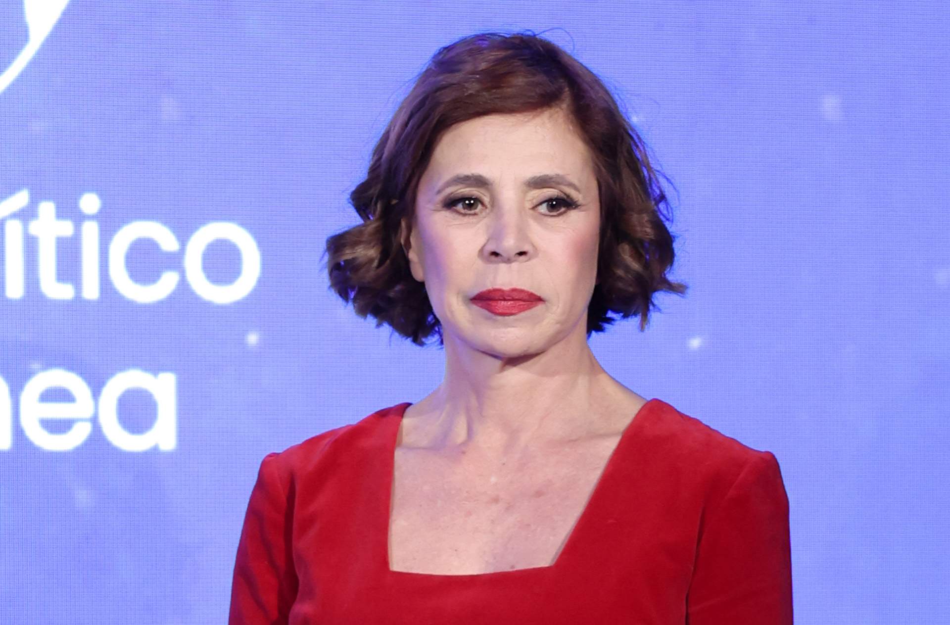 La increïble piscina ran de mar d'Ágatha Ruíz de la Prada, plena de merda 