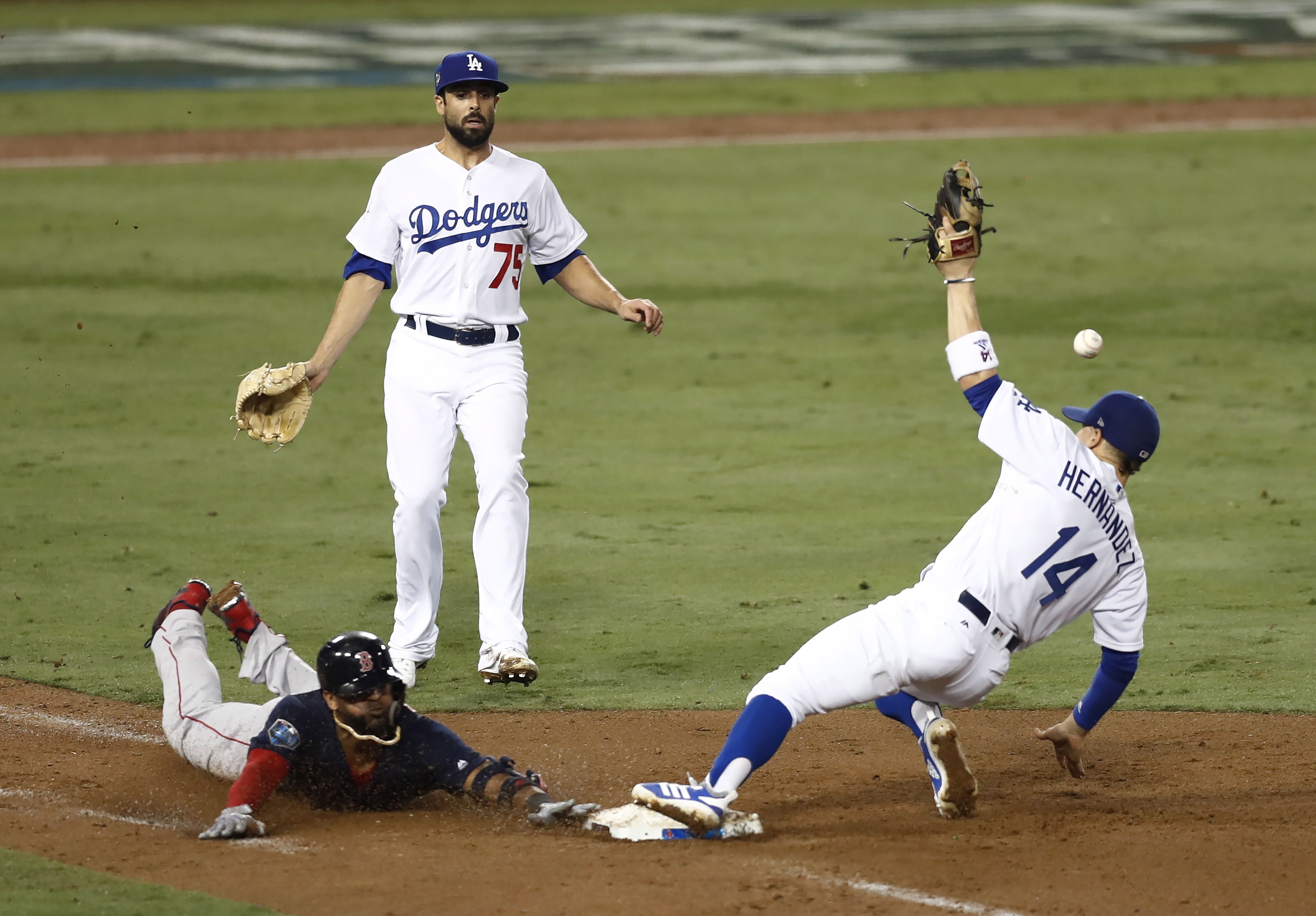 Los Angeles veu el partit de beisbol més llarg de la història