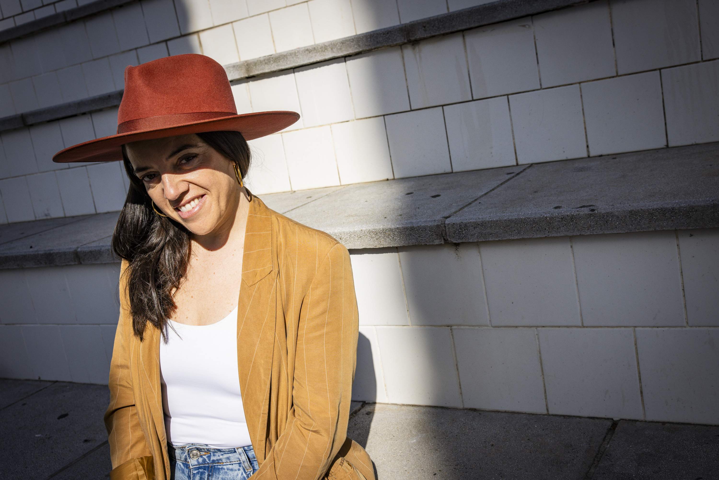 Regina Rodríguez Sirvent: Creía que para escribir una novela como Dios manda tenía que ser altísima literatura