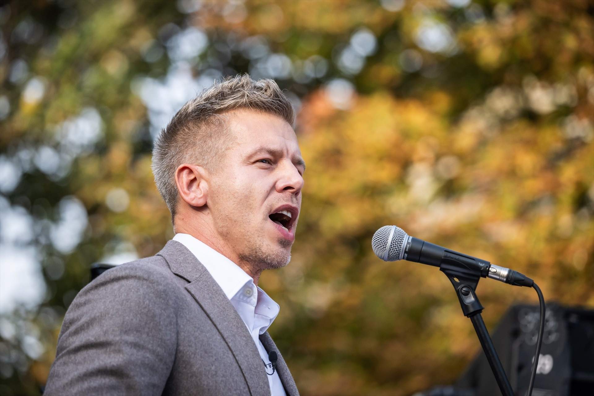 Quién es Péter Magyar, el hombre inesperado que puede acabar con 16 años de Viktor Orbán