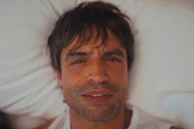 Manu Guix al videoclip d'Astres YouTube (1) Manu Guix al videoclip d'Astres YouTube (1)