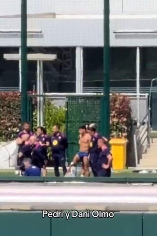 Pedri y Dani Olmo en calzoncillos, XXSS