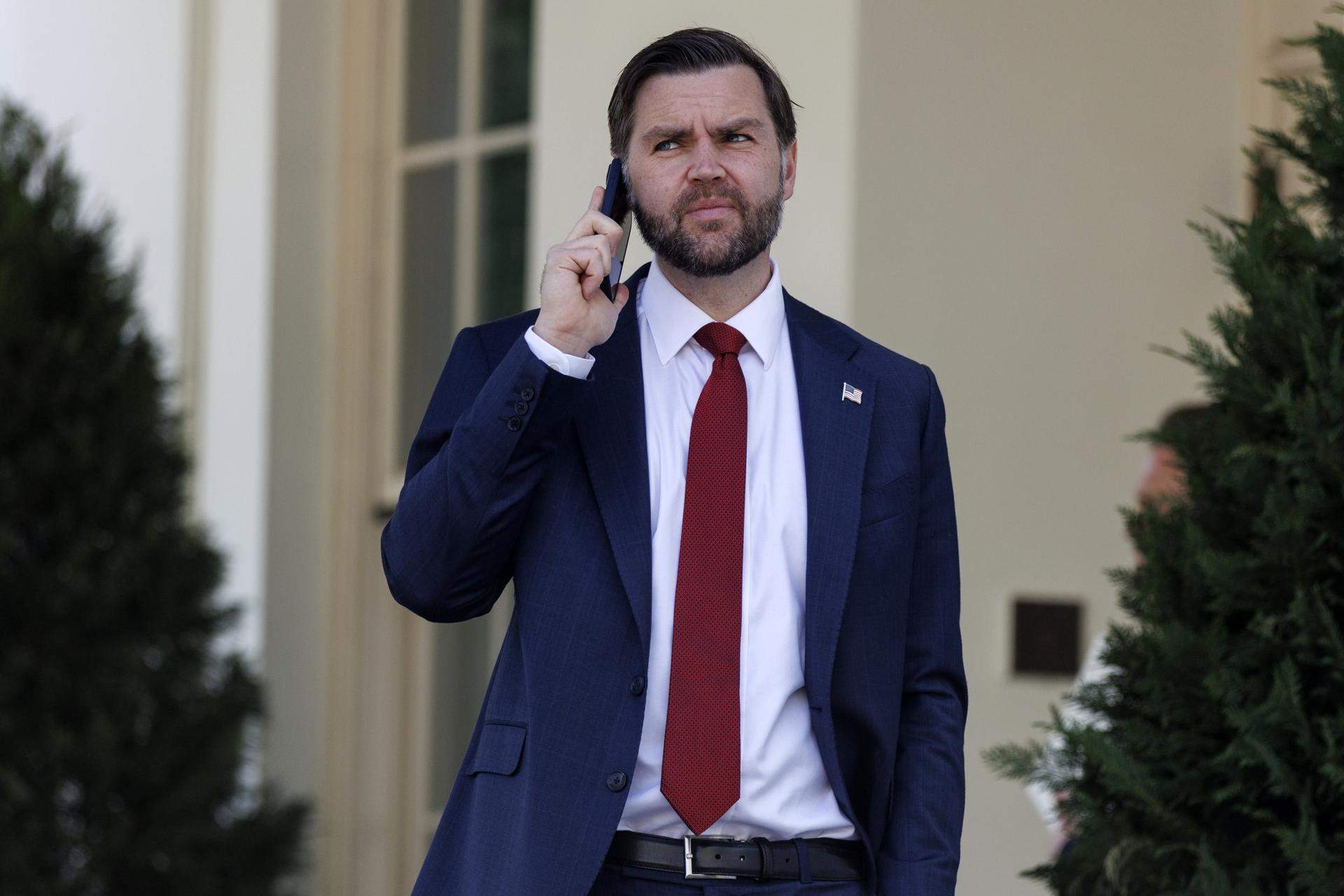 Compte enrere al Pakistan: Vance viatja a Islamabad amb l’esperança que el diàleg amb l'Iran “sigui positiu”